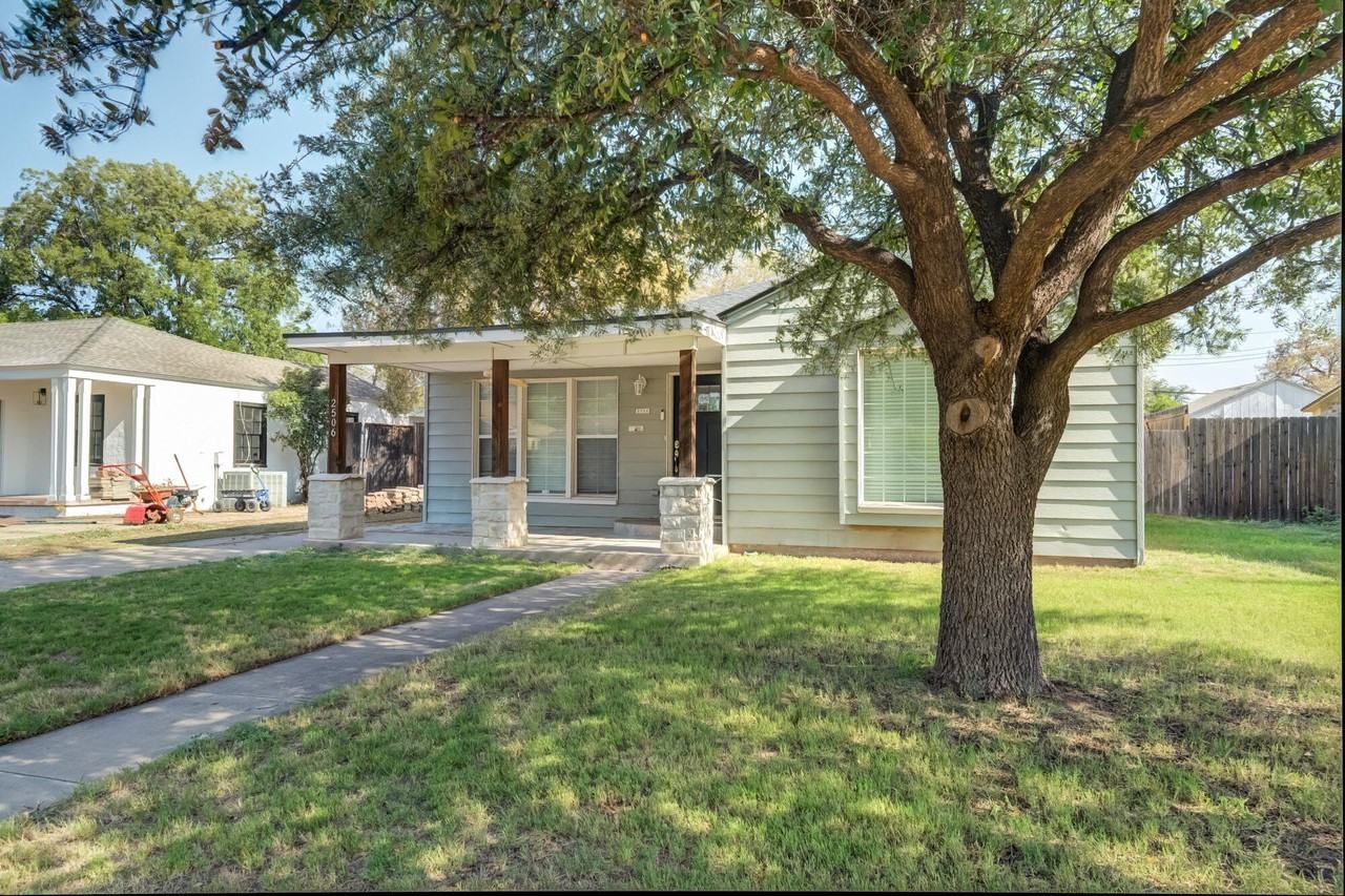 2506 24th St - Photo 3 of 37