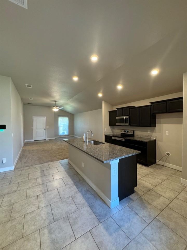 7524 104th St - Photo 3 of 15