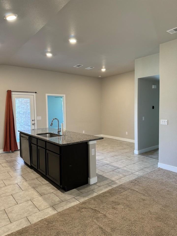 7524 104th St - Photo 4 of 15
