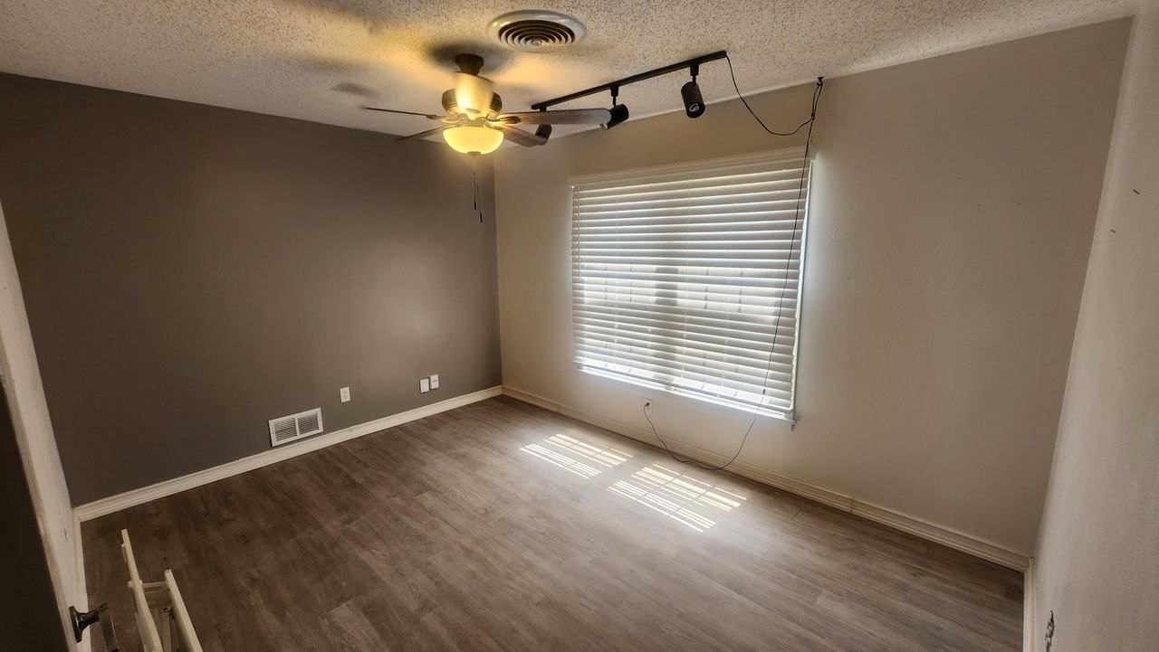 6702 Temple Ave - Photo 3 of 18