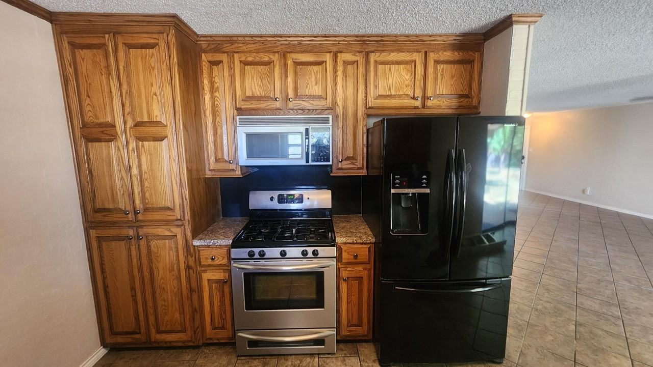 6702 Temple Ave - Photo 6 of 18