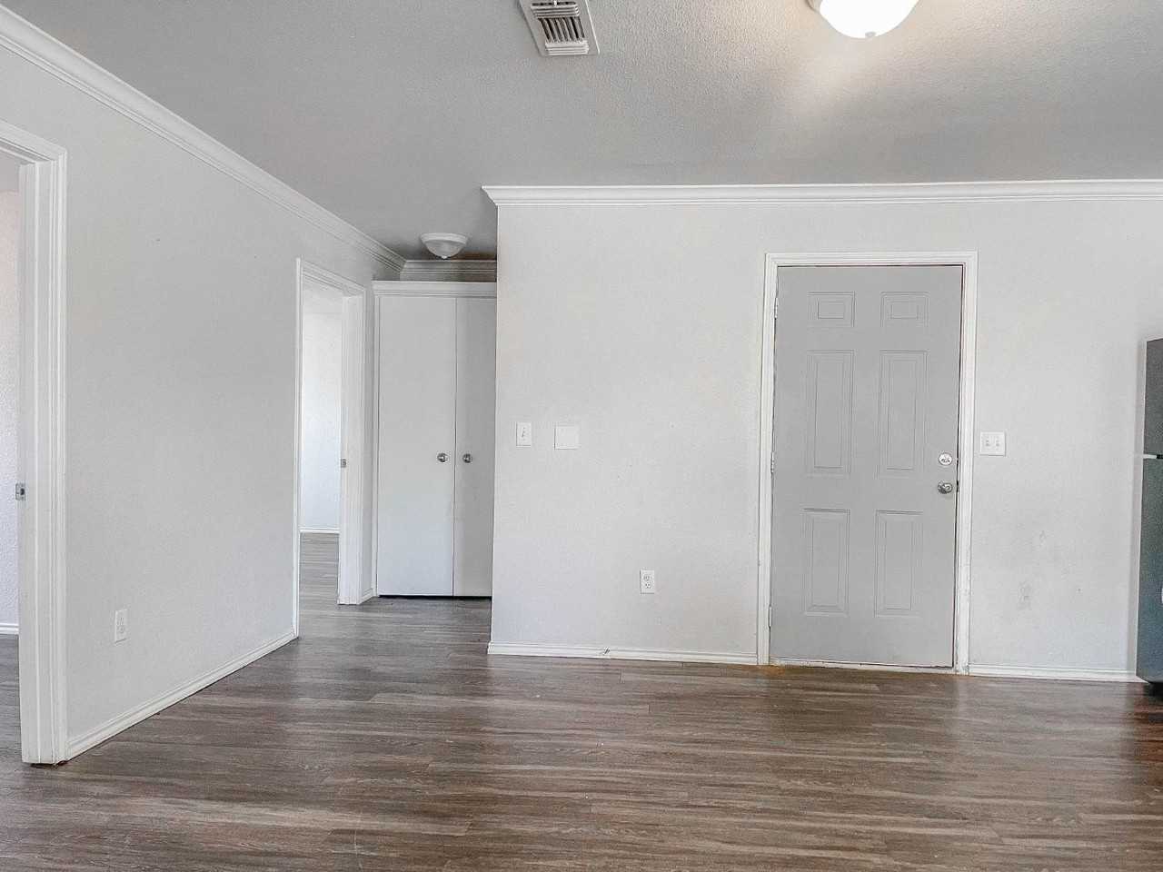 2705 Cornell St - Photo 2 of 13