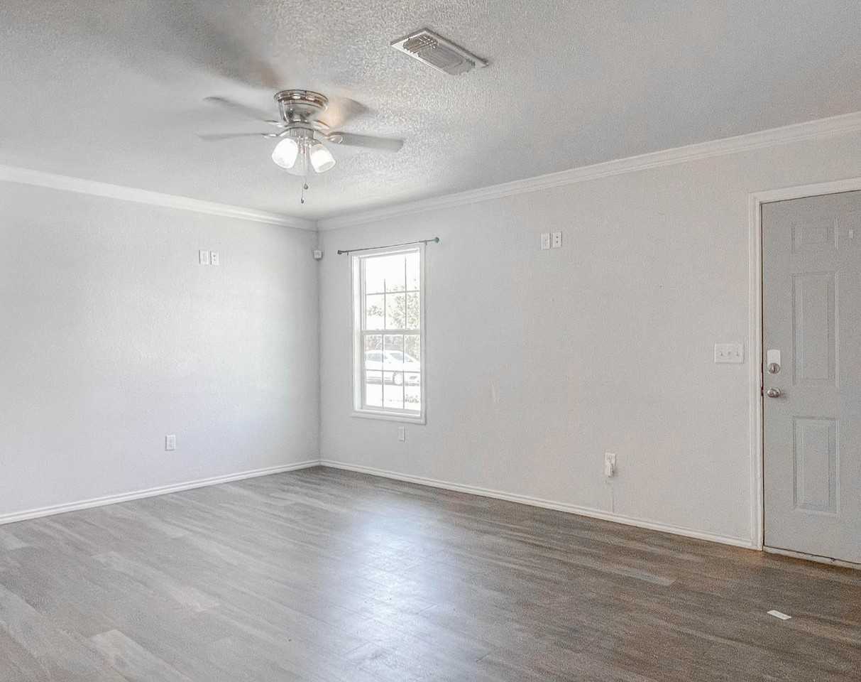 2705 Cornell St - Photo 3 of 13