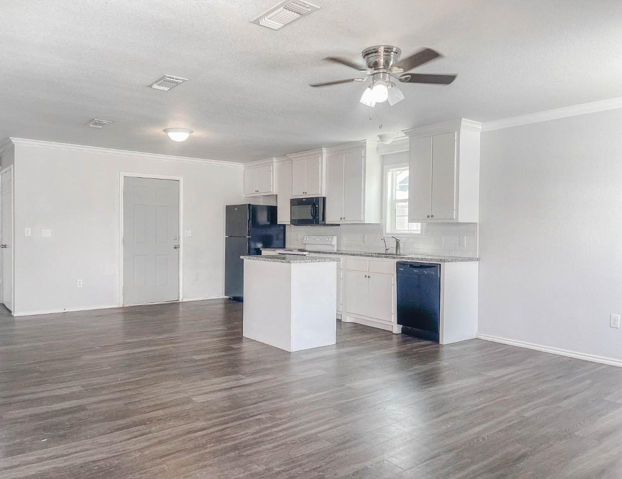 2705 Cornell St - Photo 4 of 13