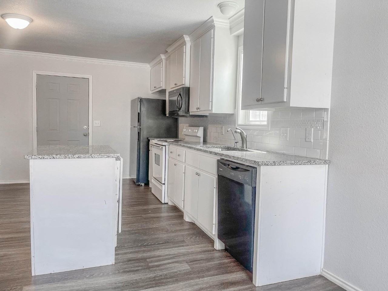 2705 Cornell St - Photo 5 of 13