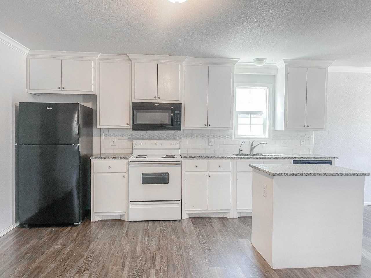 2705 Cornell St - Photo 6 of 13