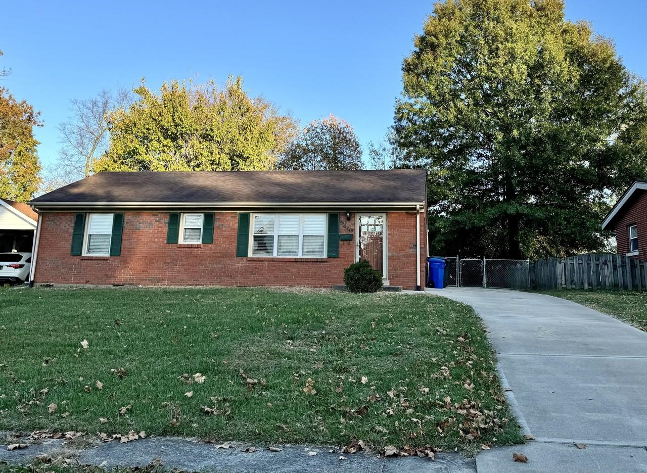 2470 Millbrook Dr - Photo 2 of 33