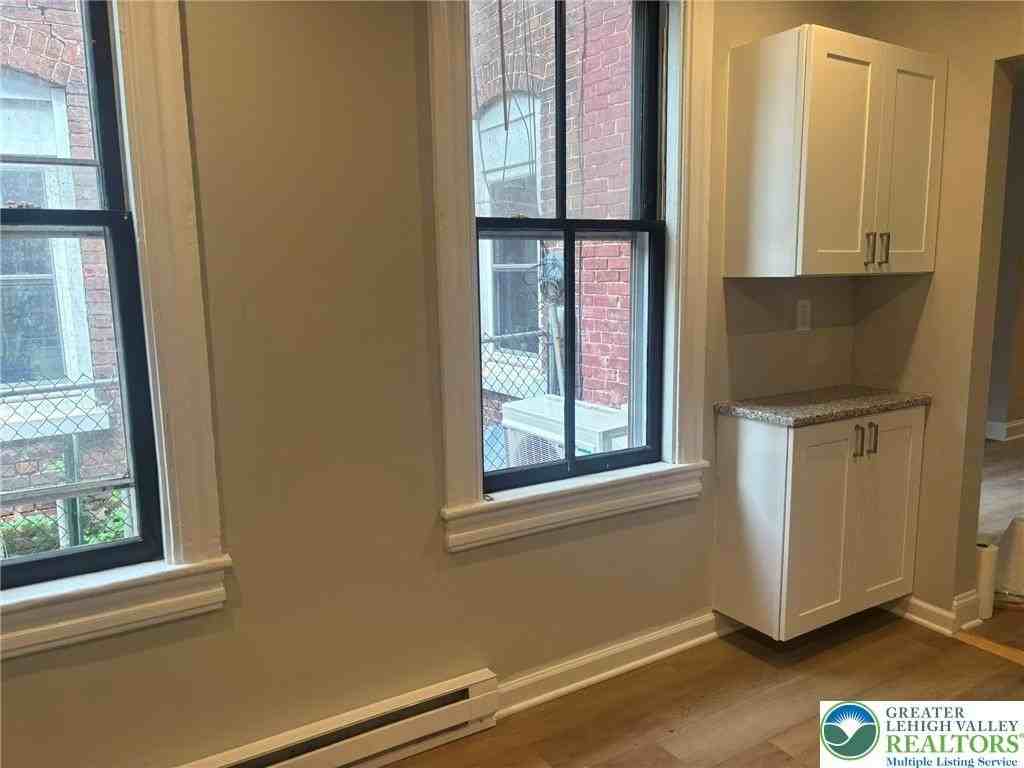 141 S 6th St - Photo 7 of 26