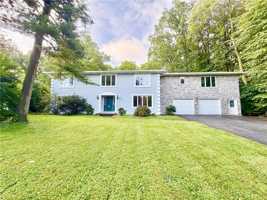 featured image of 6133 Muhlenberg Ct
