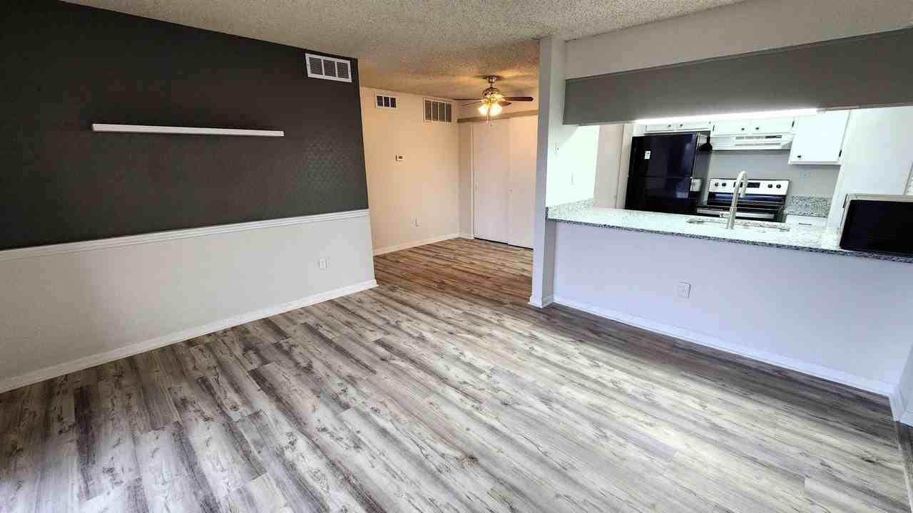 6680 Whispering Oak Pl #6 - Photo 4 of 18