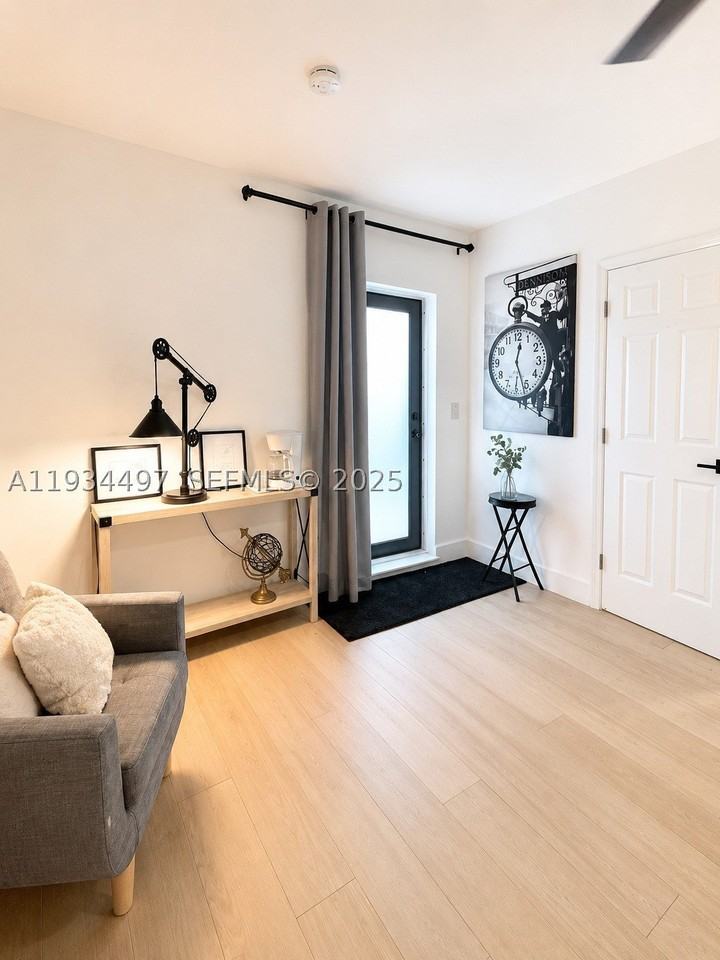 347 Ne 110th St - Photo 2 of 7