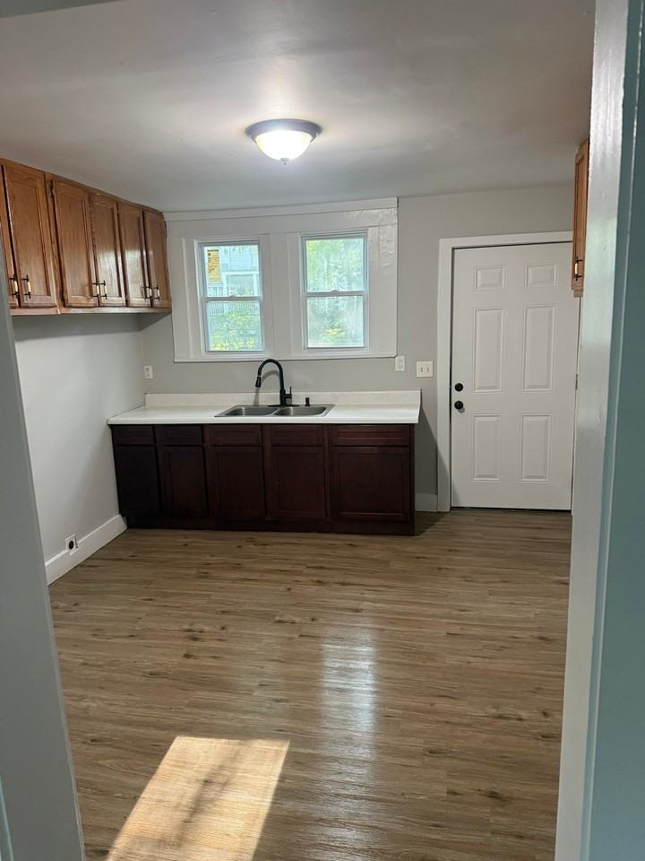 721 S Maple St #1 - Photo 7 of 23