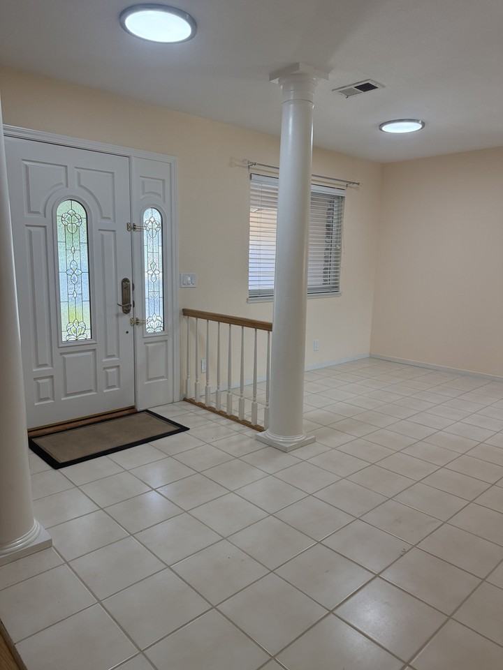 964 Dawnview Ct #1 - Photo 3 of 27