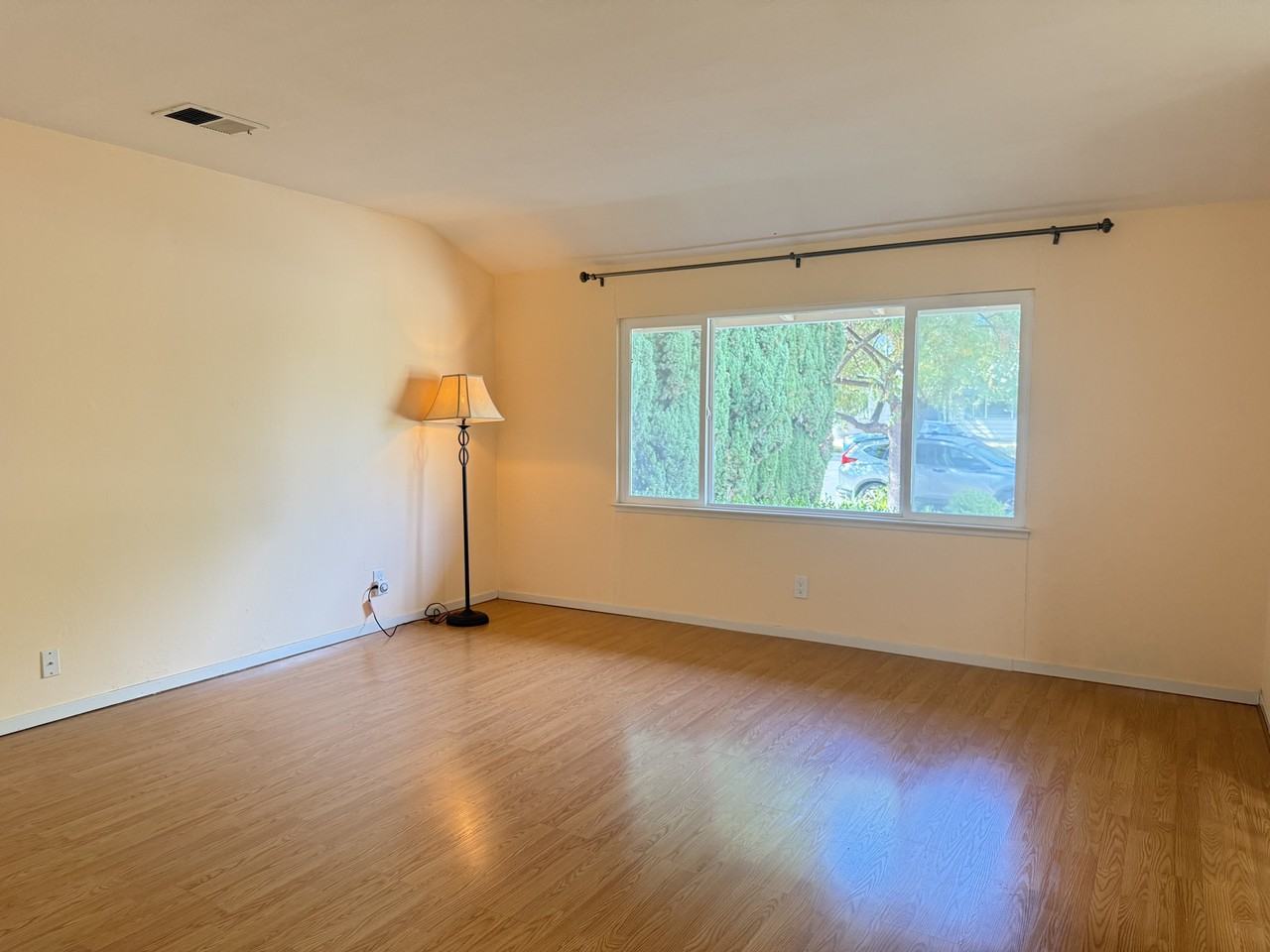 964 Dawnview Ct #1 - Photo 4 of 27
