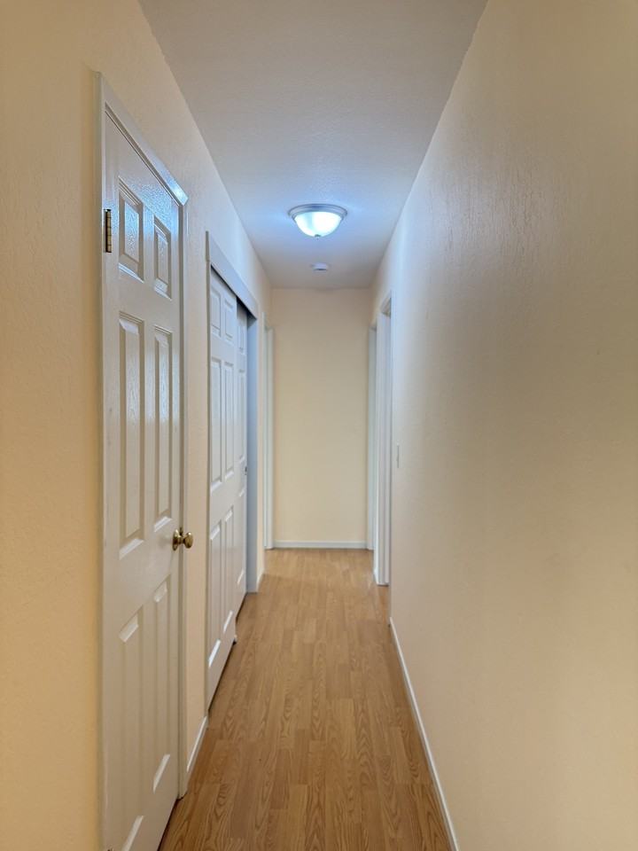 964 Dawnview Ct #1 - Photo 5 of 27