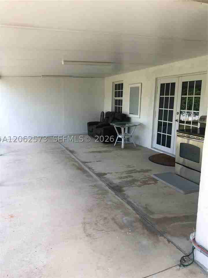 3061 Nw 87th Ter - Photo 4 of 8