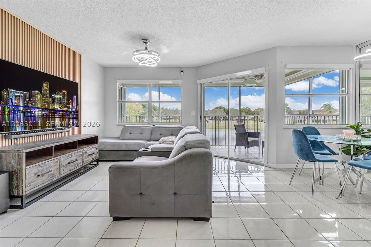 2520 Se 20th Pl #204B - Photo 4 of 45