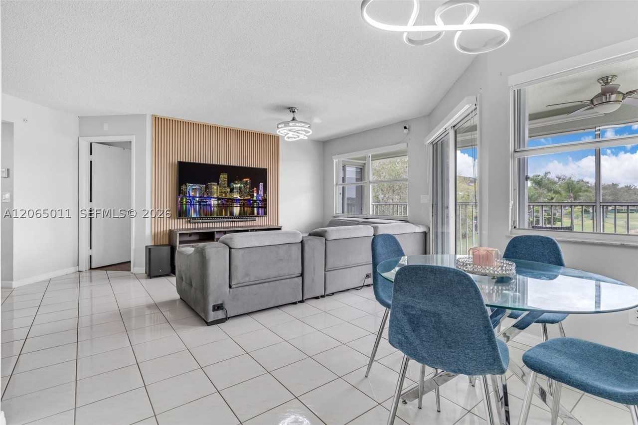 2520 Se 20th Pl #204B - Photo 5 of 45