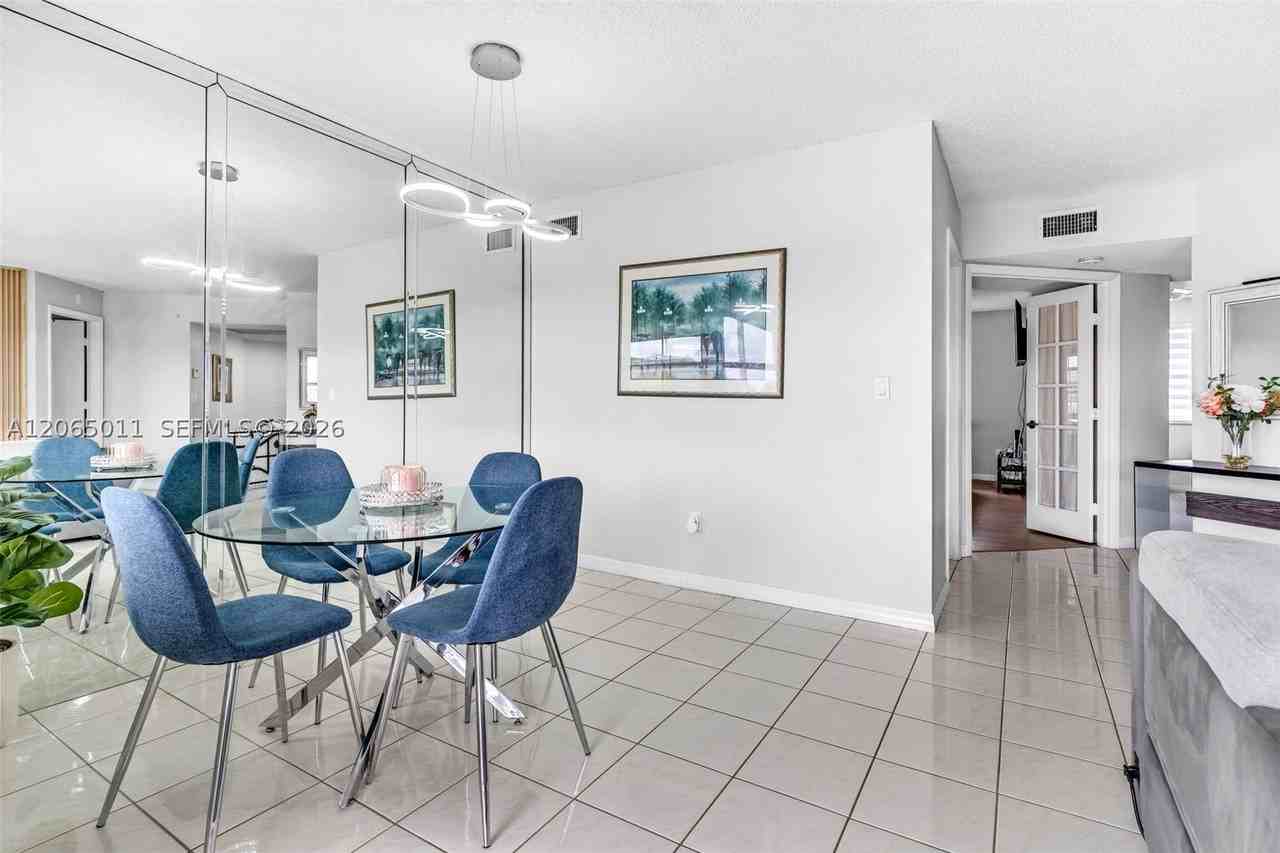 2520 Se 20th Pl #204B - Photo 7 of 45