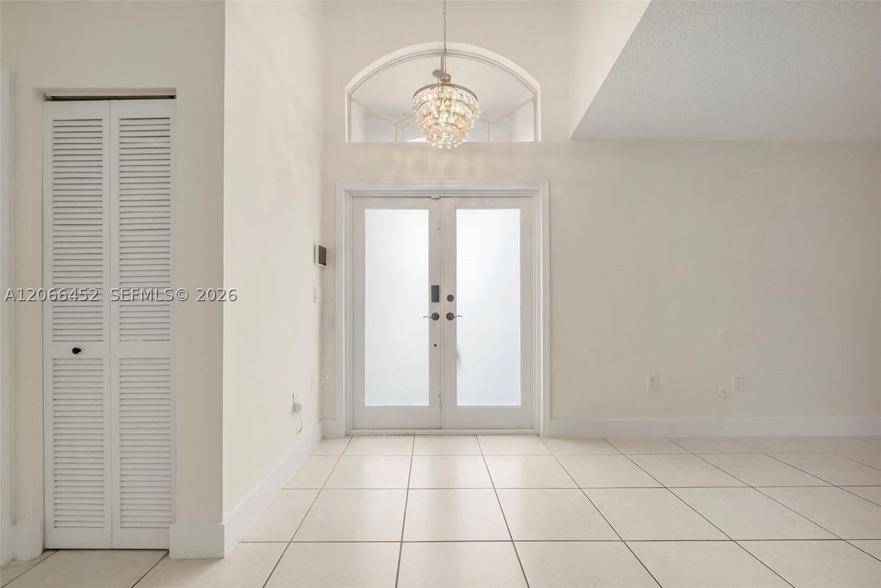 16850 Crestview Ln - Photo 7 of 50