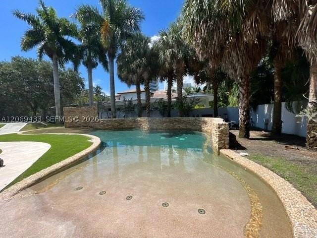 180 Ocean Blvd - Photo 4 of 15