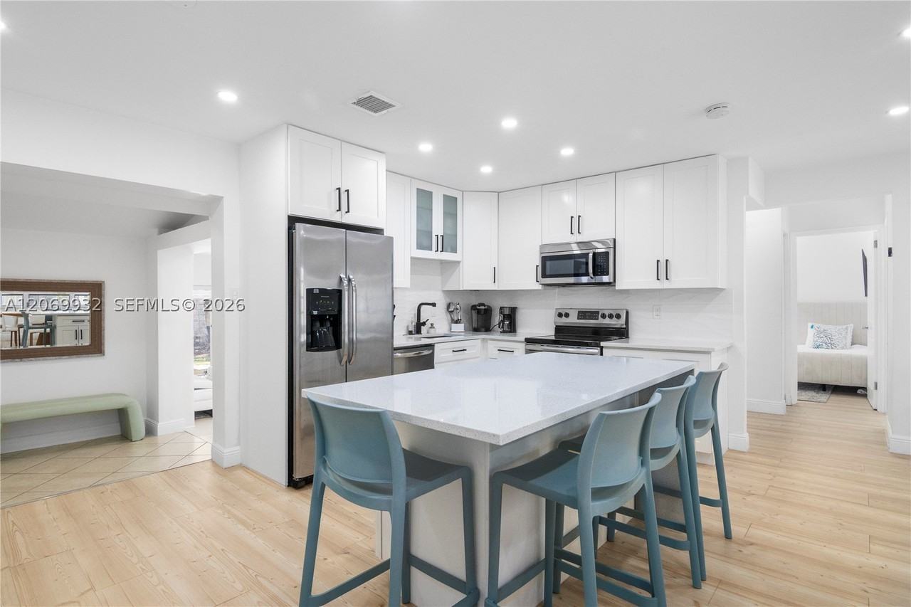1527 Fletcher St - Photo 3 of 50