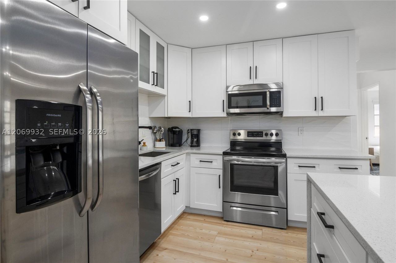 1527 Fletcher St - Photo 6 of 50