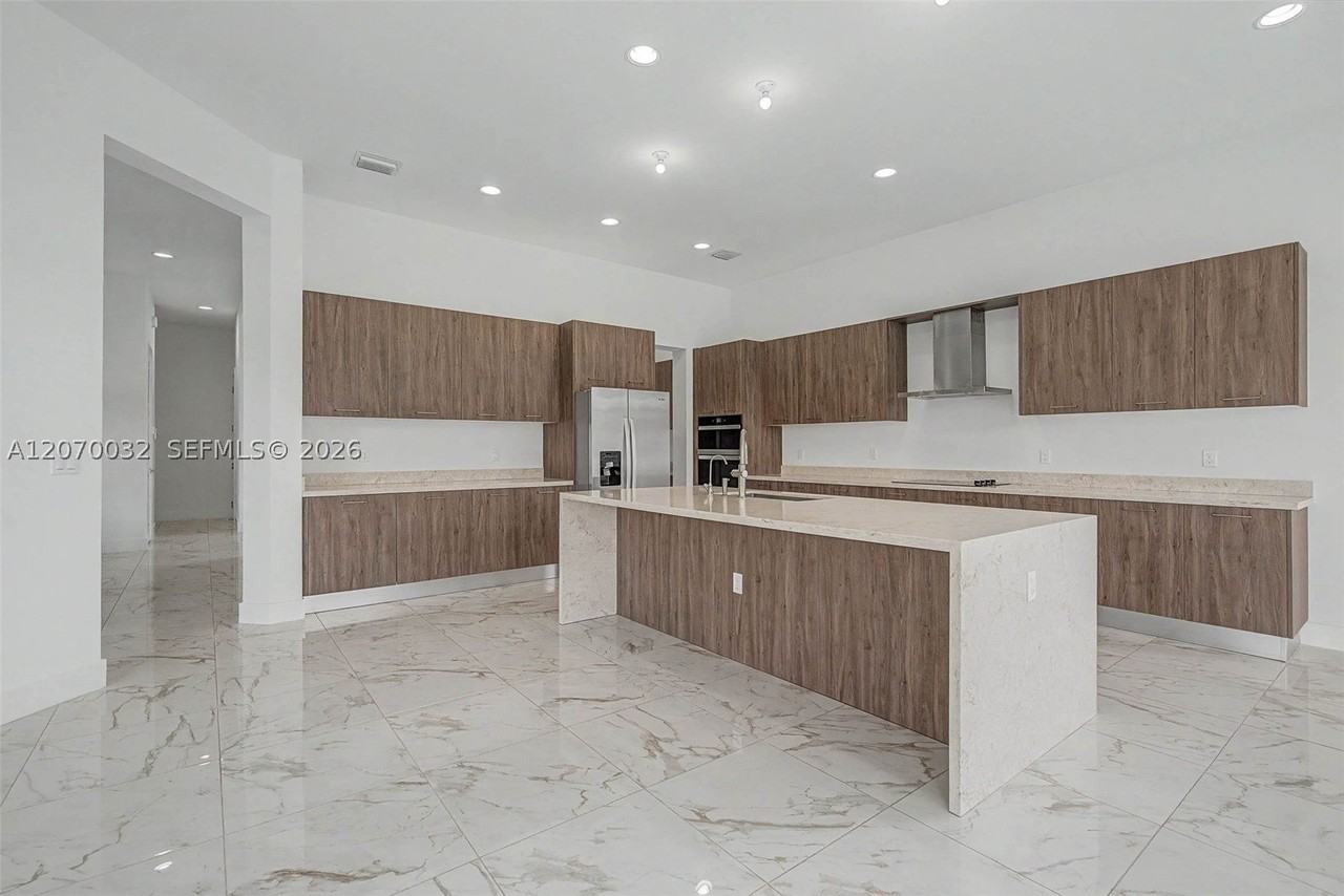 2440 Sw 122nd Ter #2440 - Photo 5 of 50