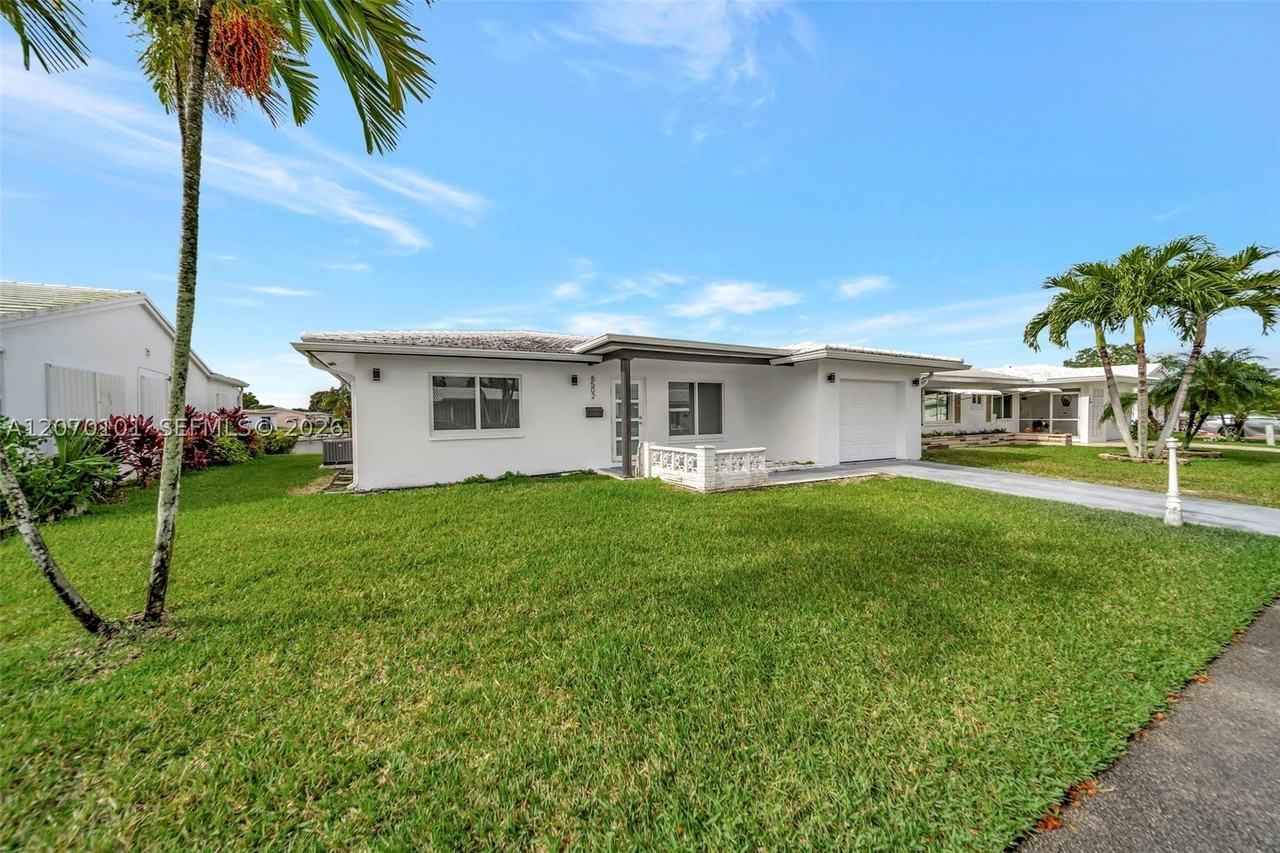 8502 Nw 59th St - Photo 3 of 26