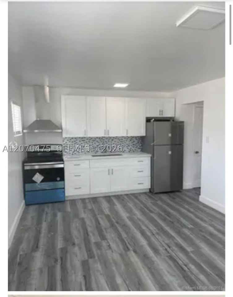 741 Nw 4th St #1-3 - Photo 2 of 6