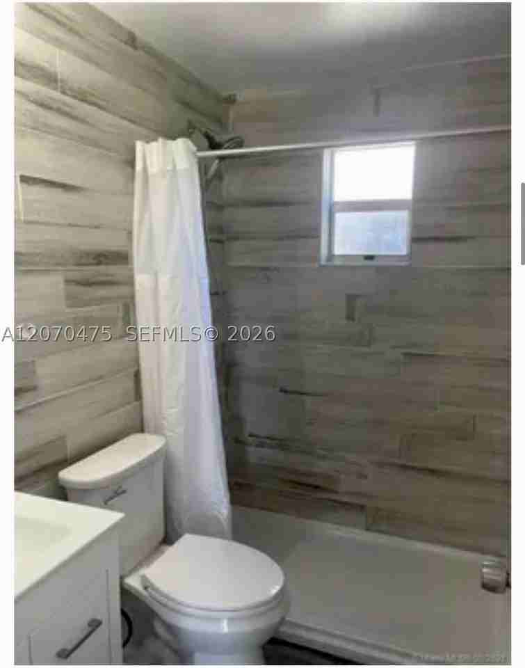 741 Nw 4th St #1-3 - Photo 3 of 6