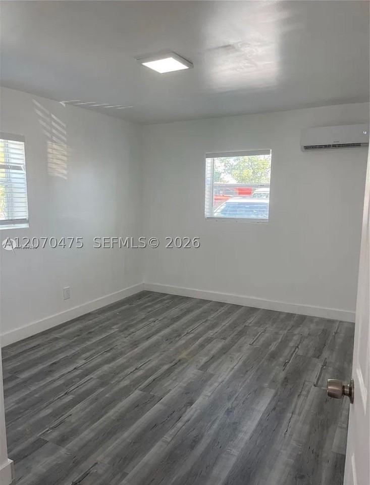 741 Nw 4th St #1-3 - Photo 6 of 6