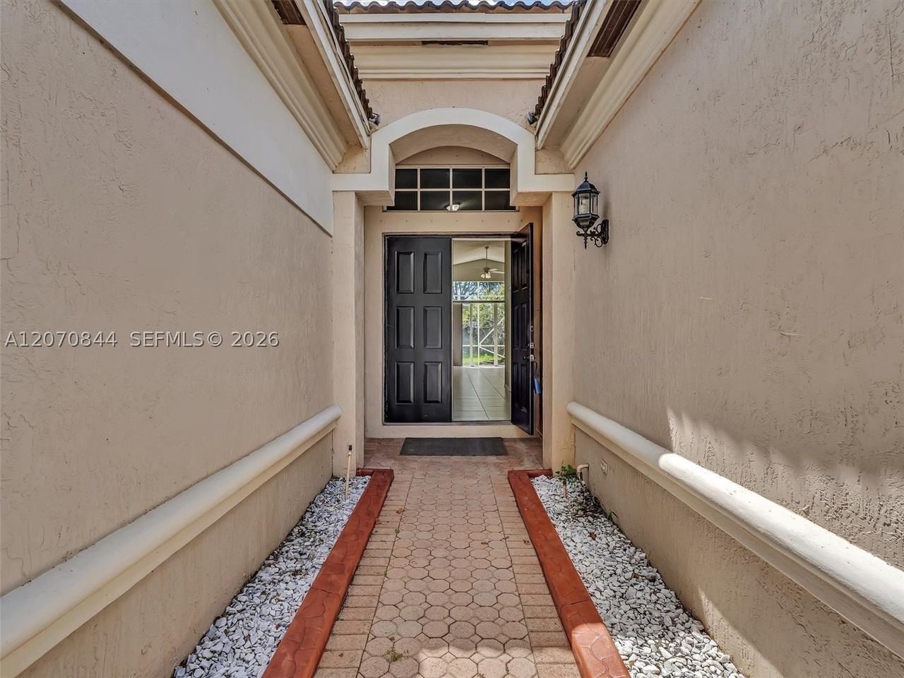 6271 Sw 195th Ave - Photo 2 of 36