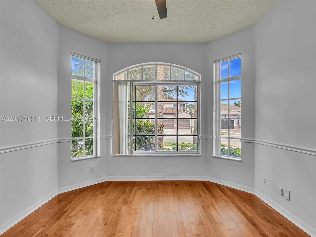 6271 Sw 195th Ave - Photo 7 of 36