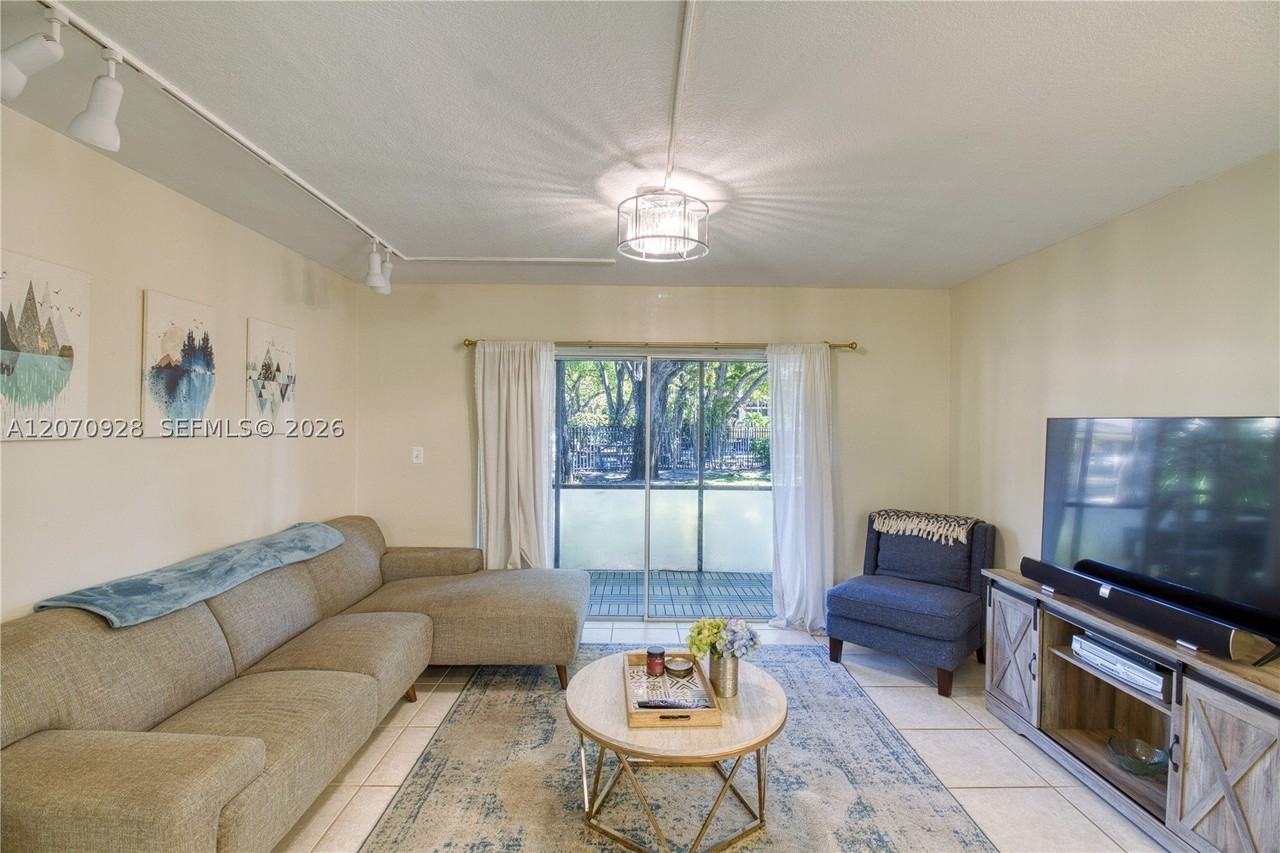 3095 N Oakland Forest Dr #104 - Photo 3 of 29