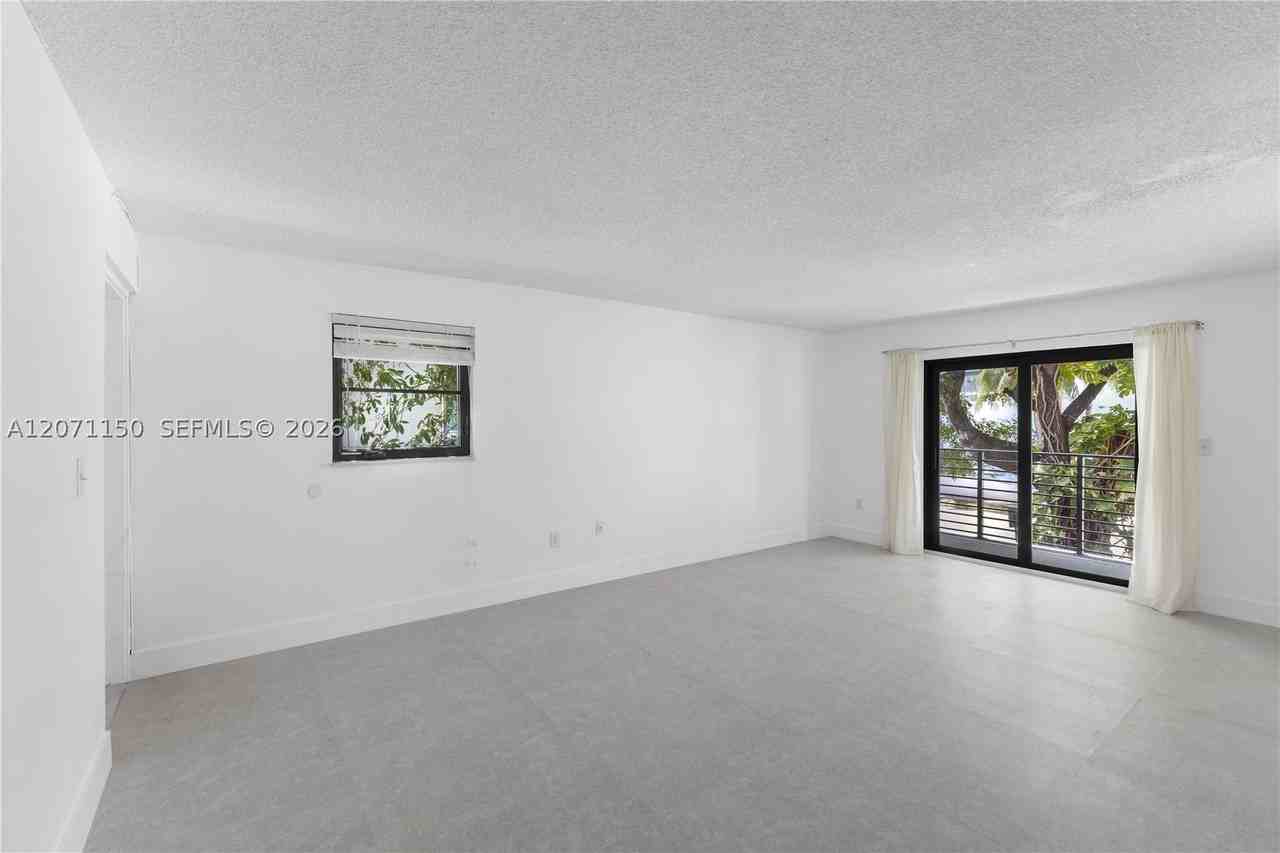 1225 West Ave #201 - Photo 3 of 30