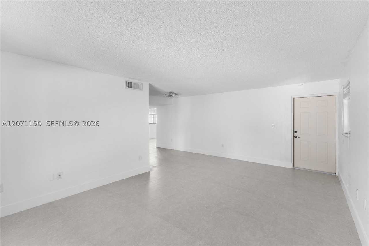 1225 West Ave #201 - Photo 5 of 30