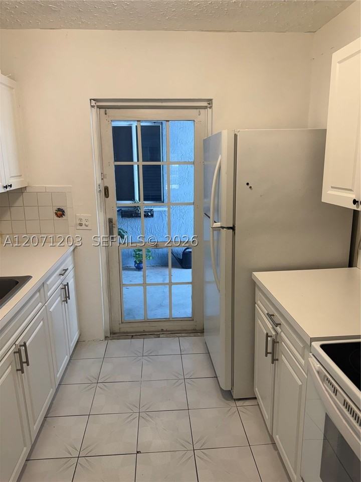 1812 Coolidge St #1 - Photo 4 of 11