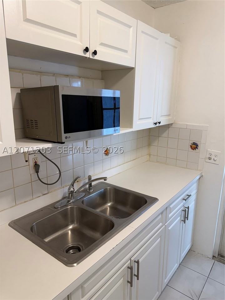 1812 Coolidge St #1 - Photo 5 of 11