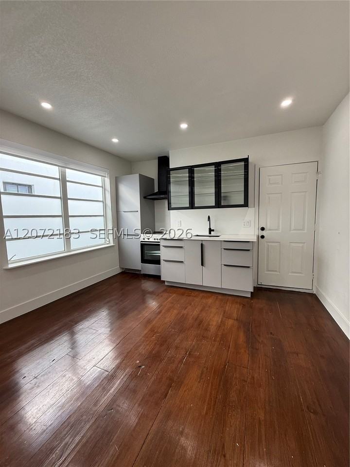723 2nd St #3 - Photo 2 of 7