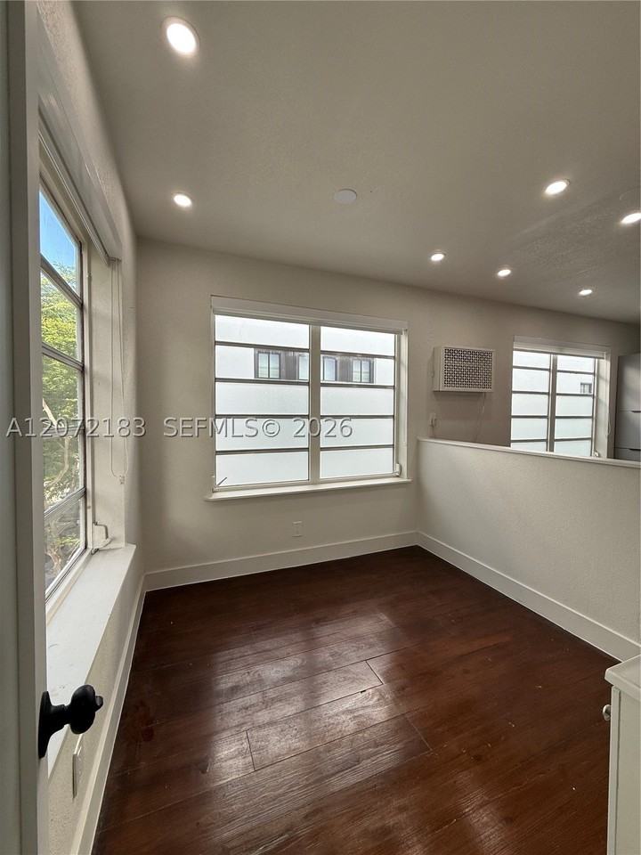 723 2nd St #3 - Photo 4 of 7