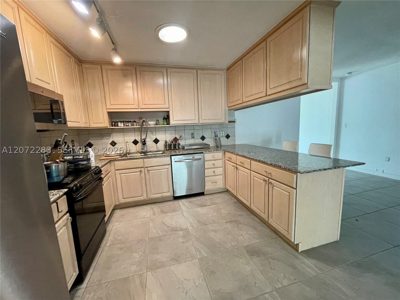 10642 Sw 77th Ave #10642 - Photo 5 of 12