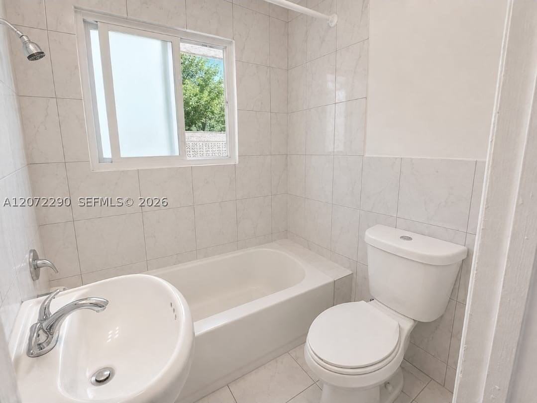 955 Buchanan St #3 - Photo 4 of 10