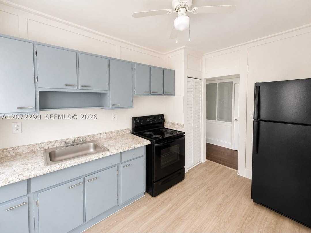 955 Buchanan St #3 - Photo 6 of 10