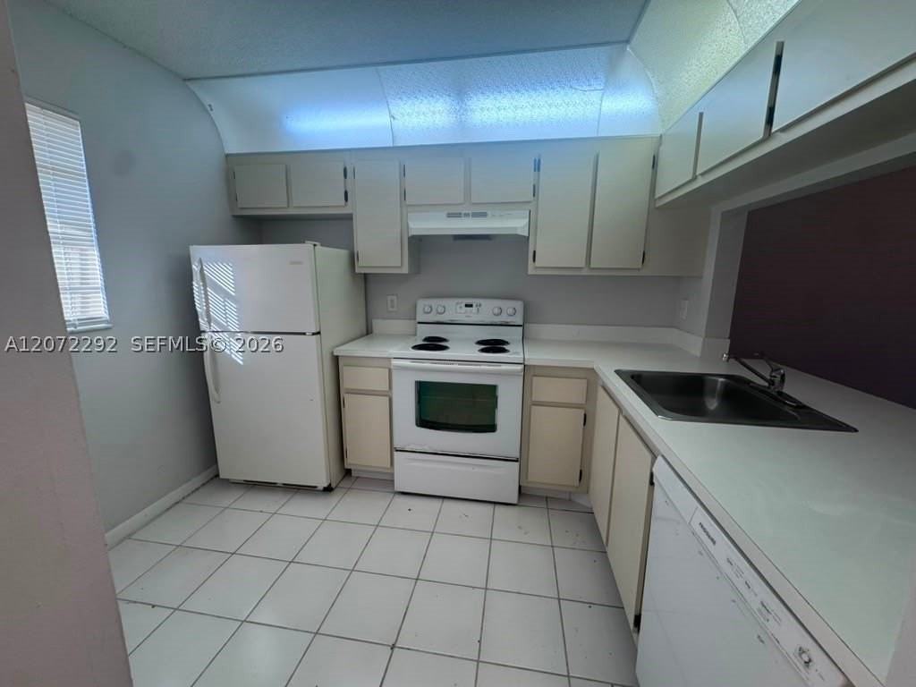 10381 Nw 8th St #102 - Photo 5 of 20