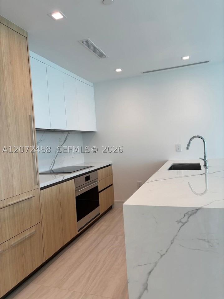 Laguna Cir #809 - Photo 4 of 10