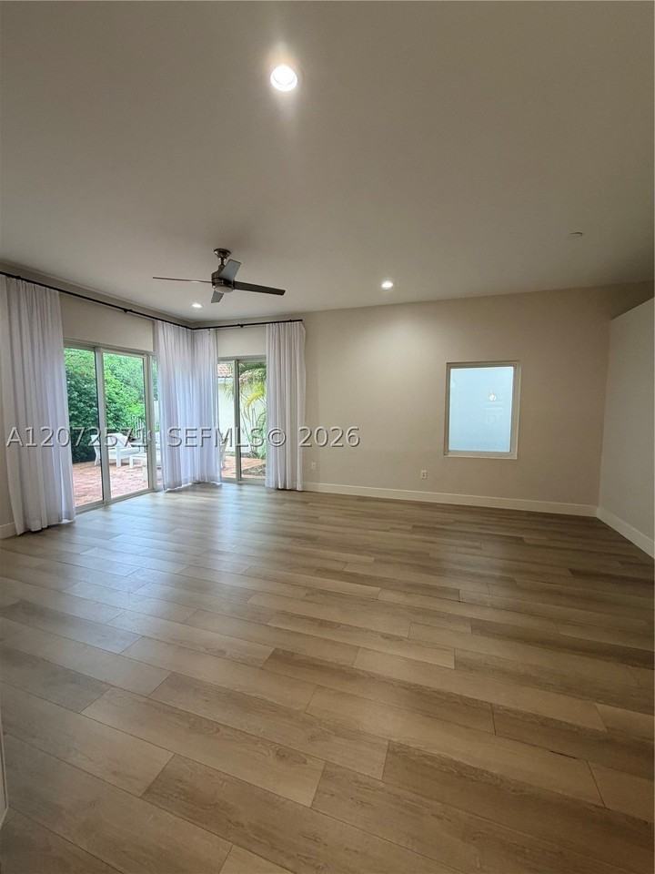 1480 Sweetbay Way - Photo 6 of 20