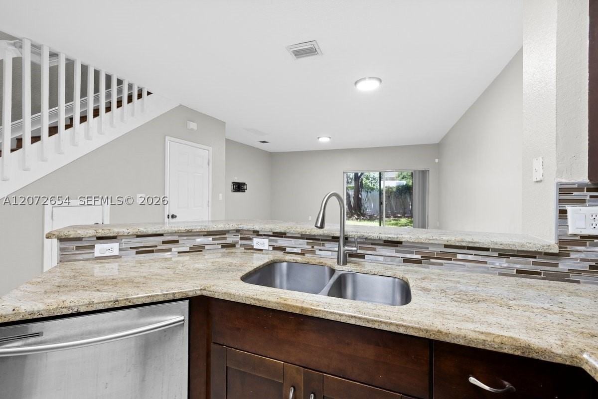 7929 Tuscany Dr - Photo 4 of 27