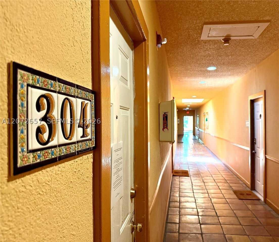 934 Michigan Ave #304