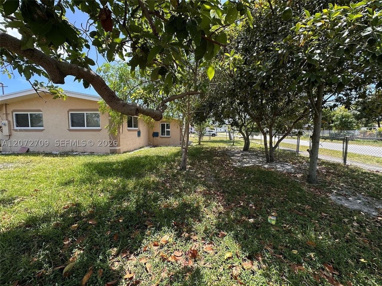 17150 Ne 4th Pl - Photo 3 of 19